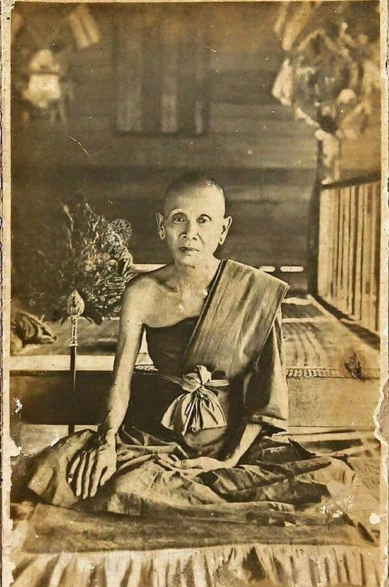 Kruba Srivichai 1993 Engineer Buddha