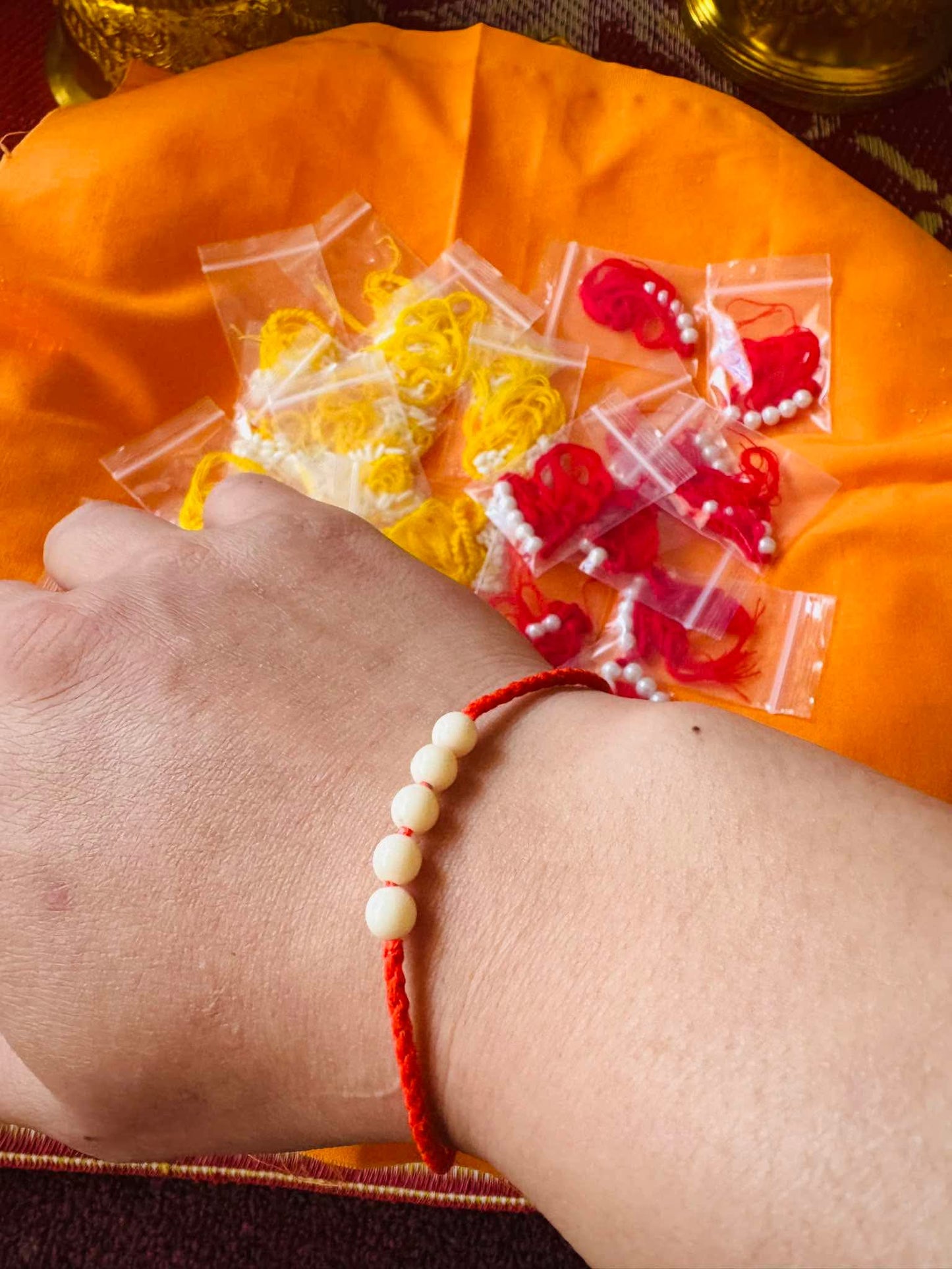 5 White Beads Buddha Wrist Tie (Popular)
